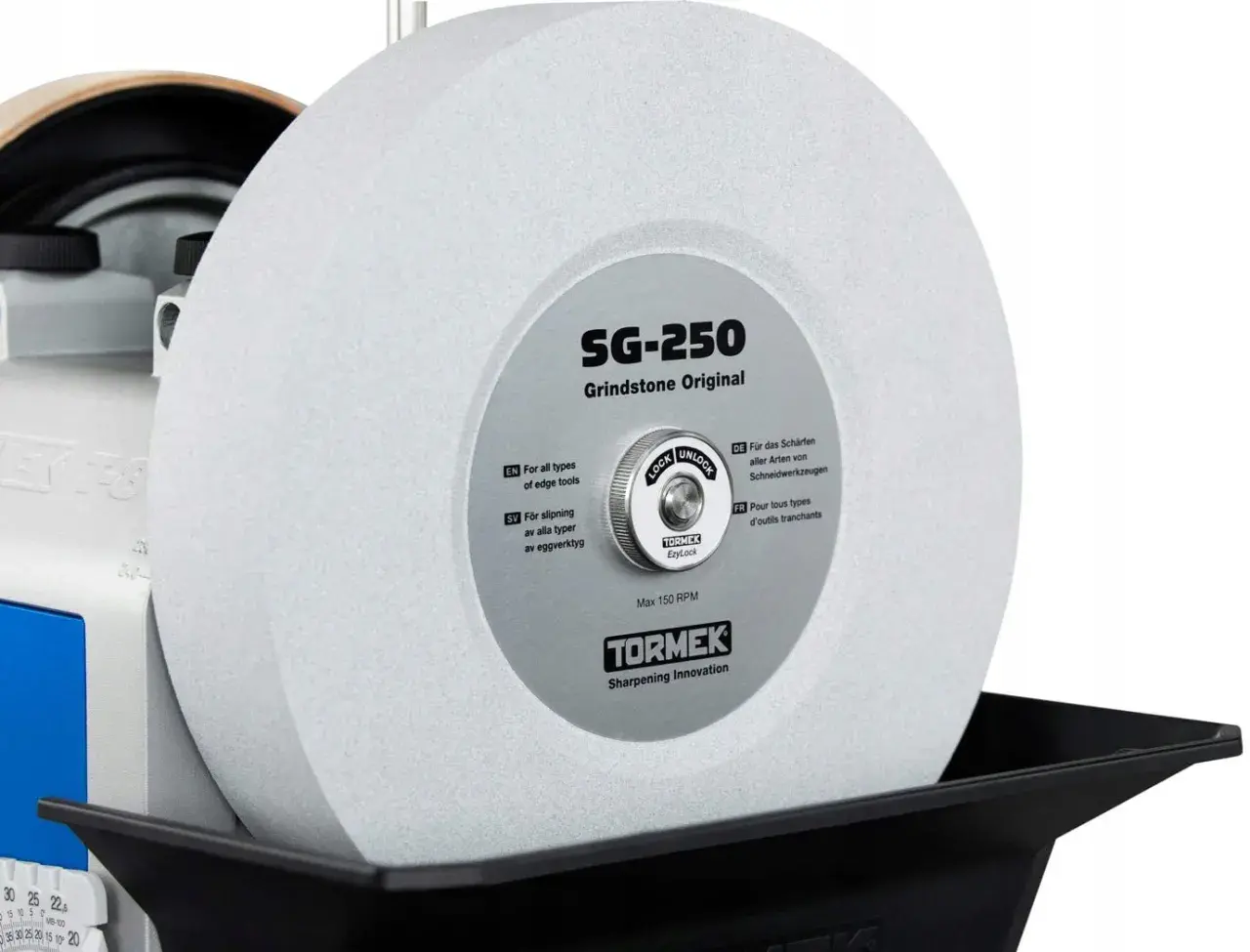 Duży, biały kamień szlifierski SG-250 Tormek, gotowy do ostrzenia narzędzi.