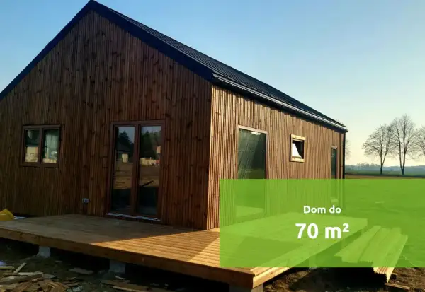 Nowy, drewniany dom z tarasem, w trakcie rozbudowy. Powierzchnia 70 m².